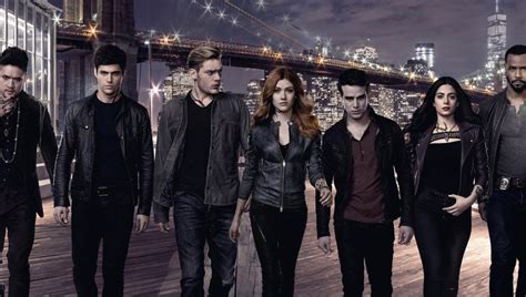 Shadowhunters: Season 2 (2017) .